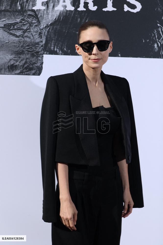 PFW Givenchy Photocall