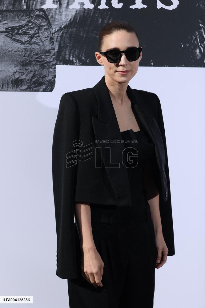 PFW Givenchy Photocall