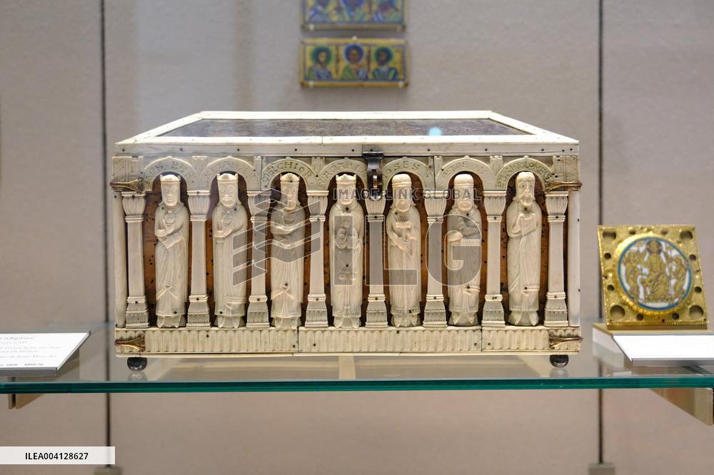 Louvre Couture Exhibition - Paris