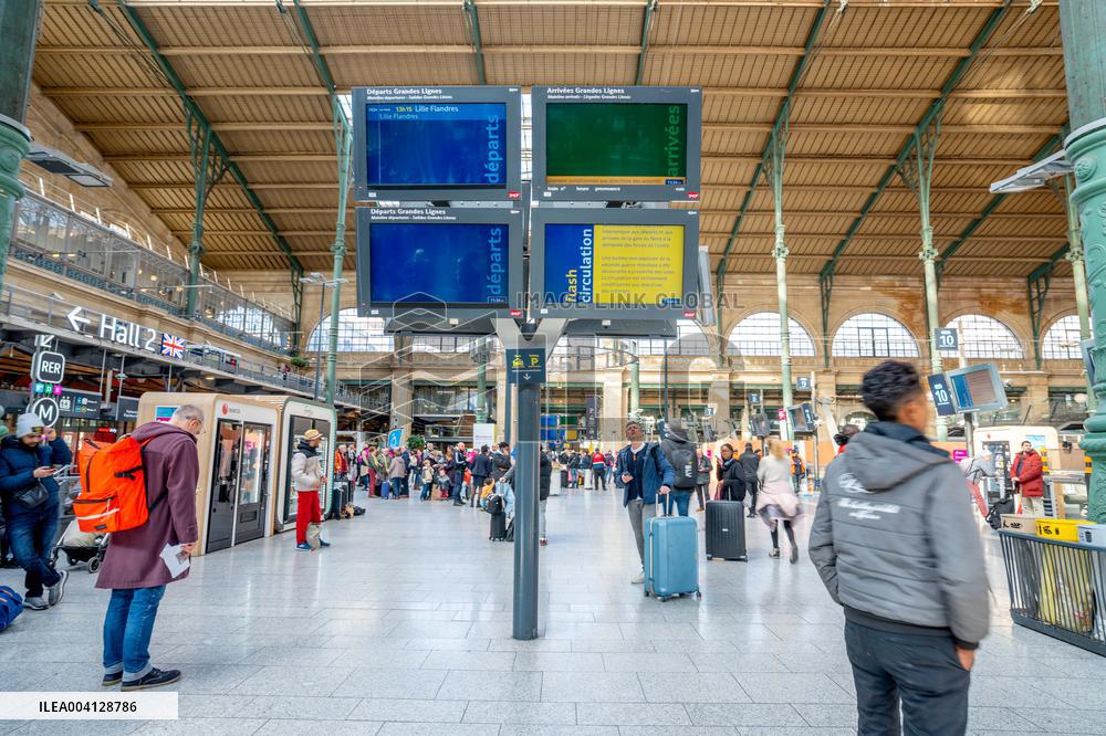 Gare Du Nord Disrupted After Unexploded WW II Bomb Discovery - Paris