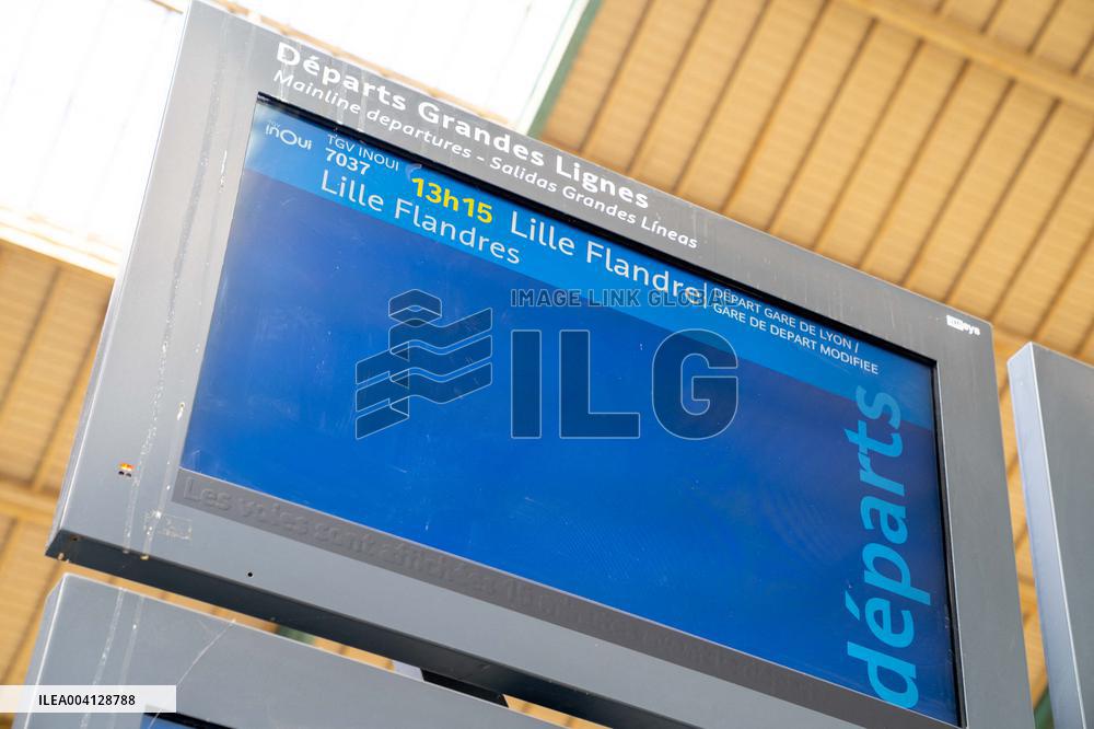 Gare Du Nord Disrupted After Unexploded WW II Bomb Discovery - Paris