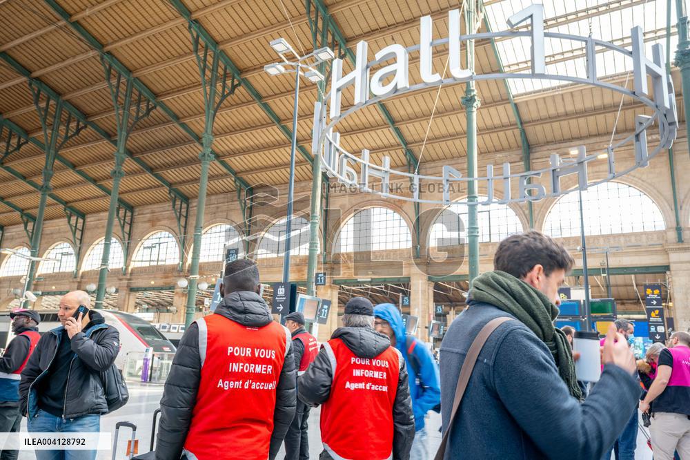 Gare Du Nord Disrupted After Unexploded WW II Bomb Discovery - Paris