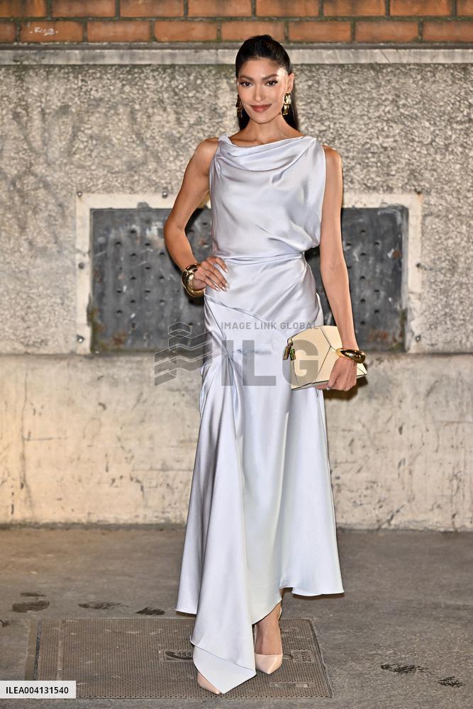 PFW Victoria Beckham Outside Arrivals