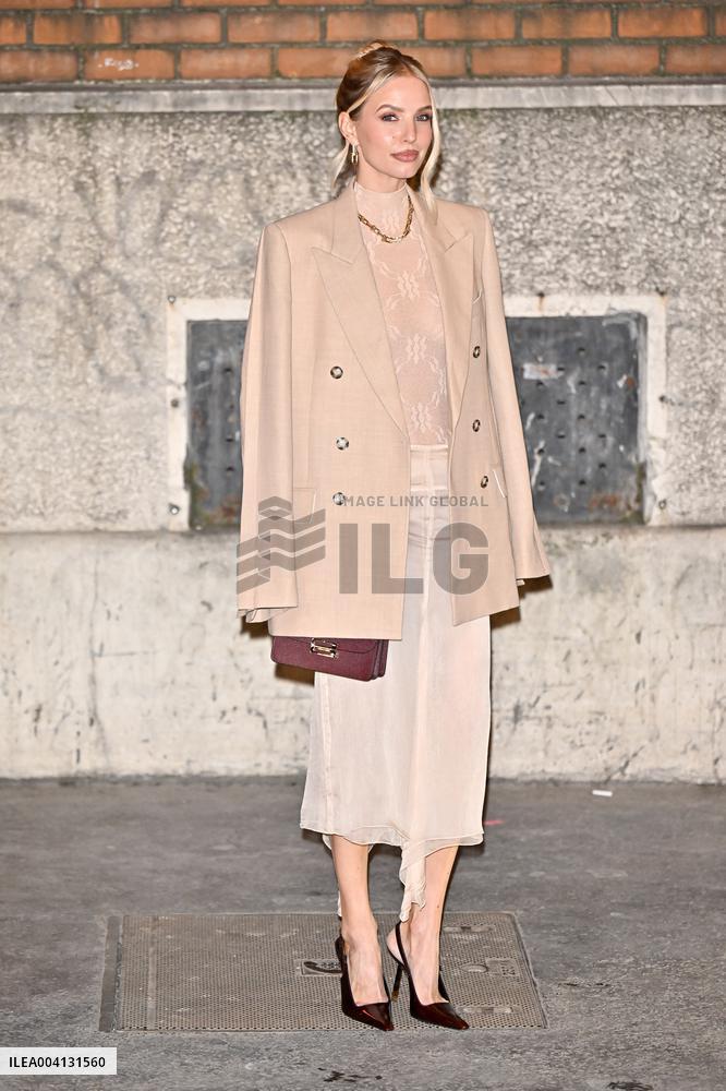 PFW Victoria Beckham Outside Arrivals