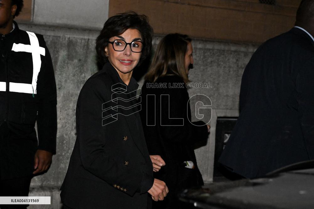 PFW Victoria Beckham Outside Arrivals