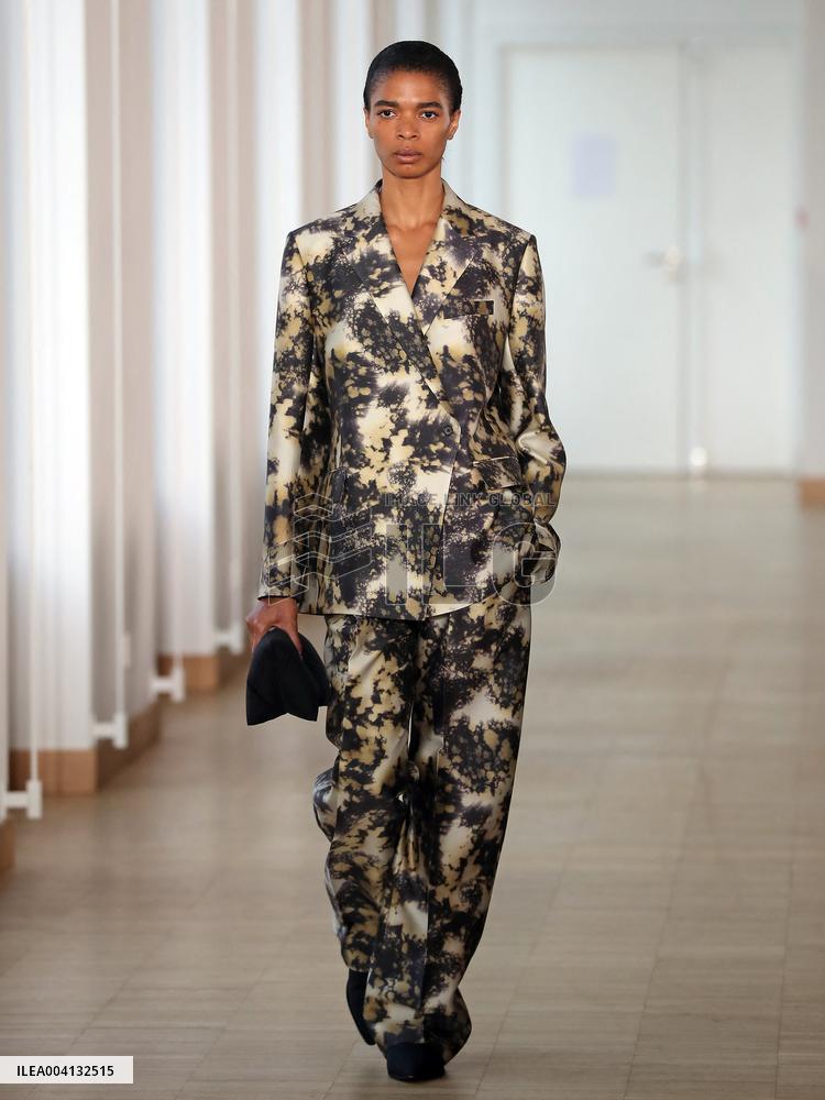 PFW - Christian Wijnants Runway