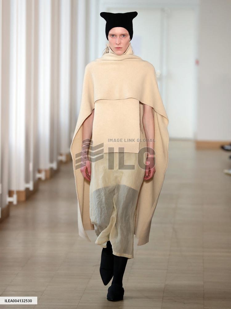 PFW - Christian Wijnants Runway