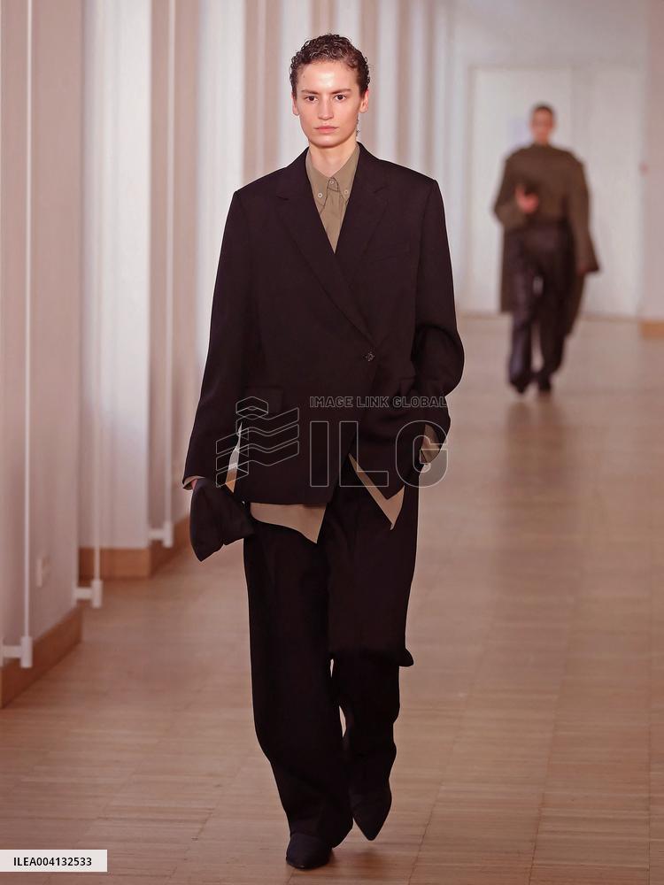 PFW - Christian Wijnants Runway