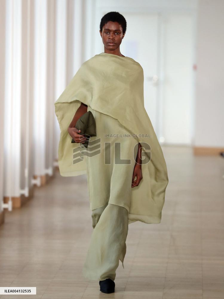 PFW - Christian Wijnants Runway