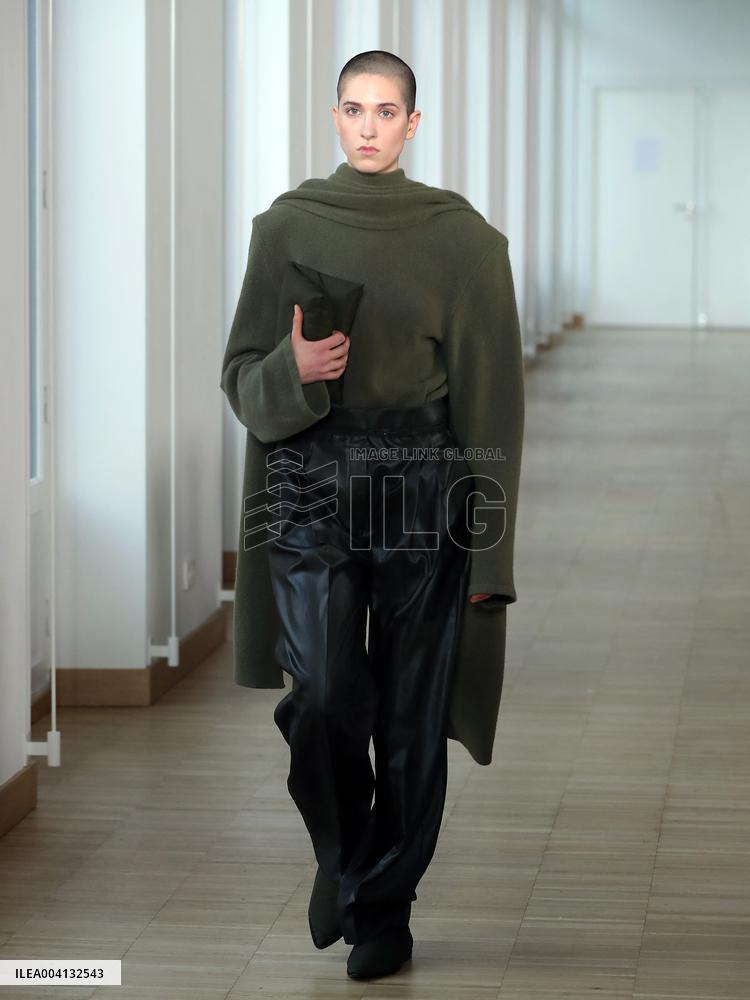 PFW - Christian Wijnants Runway