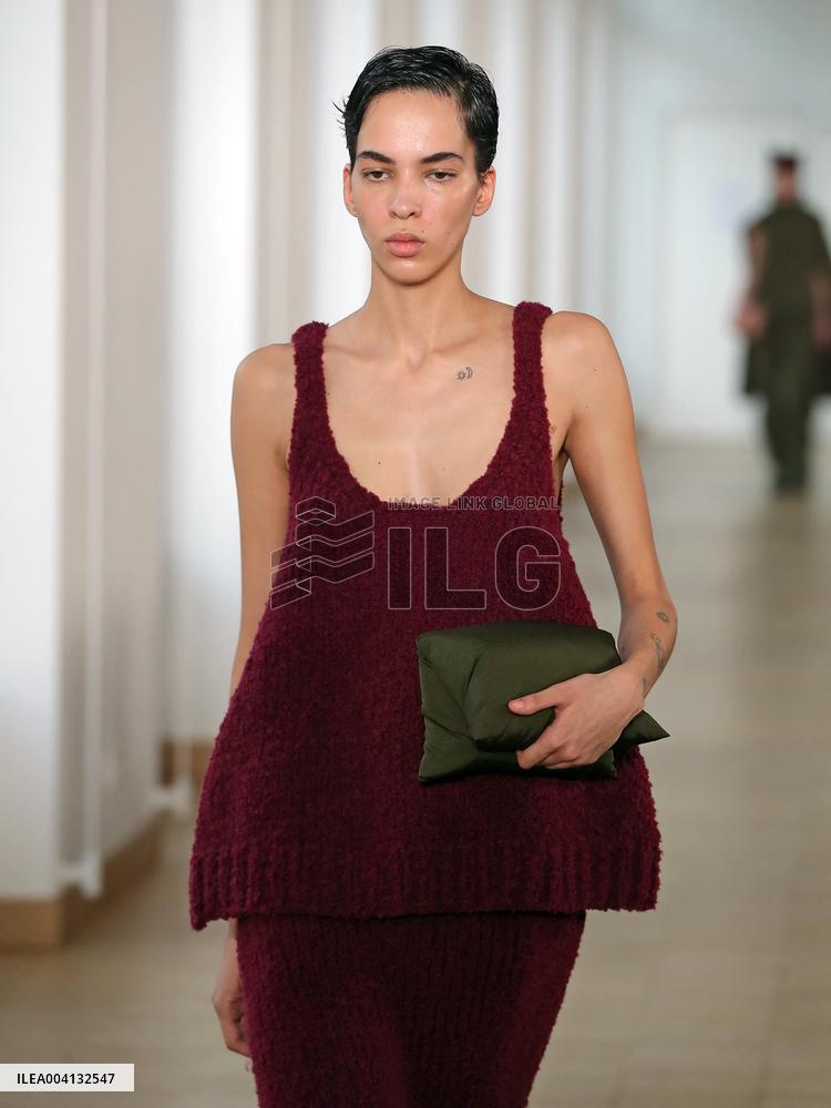 PFW - Christian Wijnants Runway