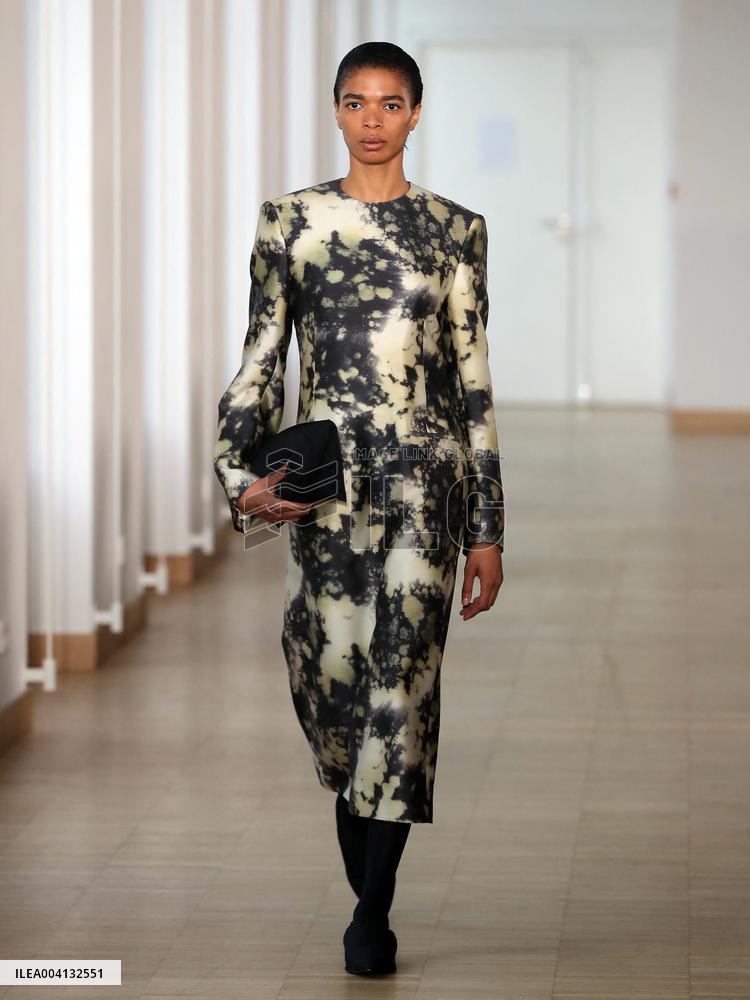 PFW - Christian Wijnants Runway