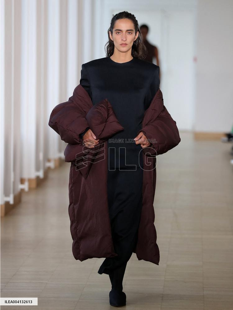 PFW - Christian Wijnants Runway