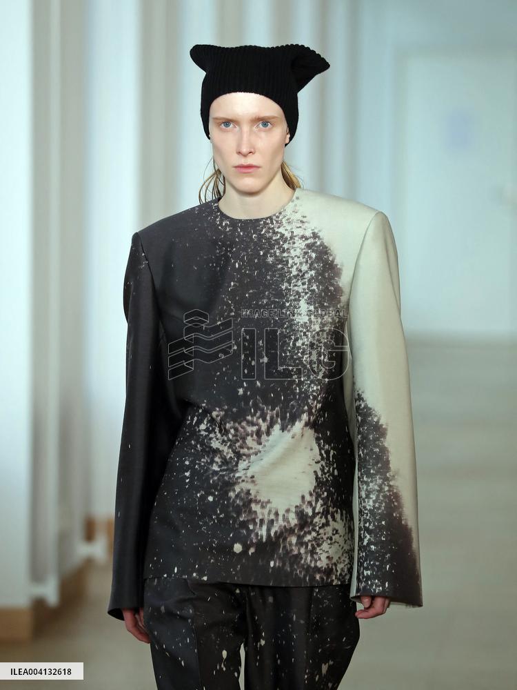 PFW - Christian Wijnants Runway