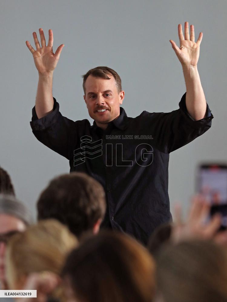 PFW - Christian Wijnants Runway