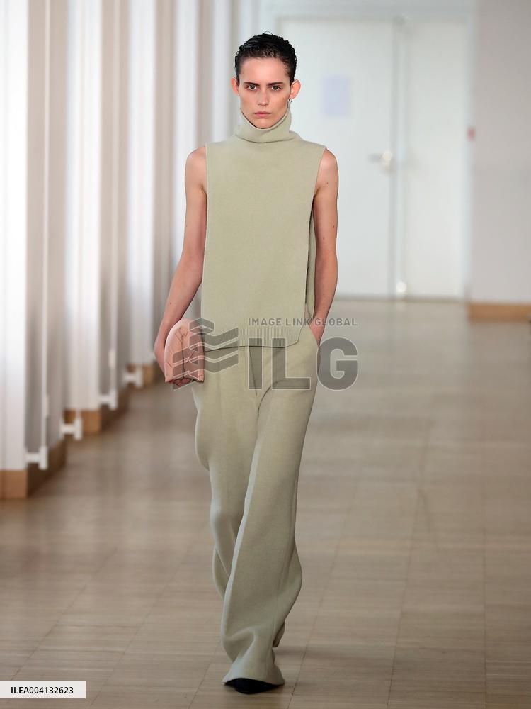 PFW - Christian Wijnants Runway
