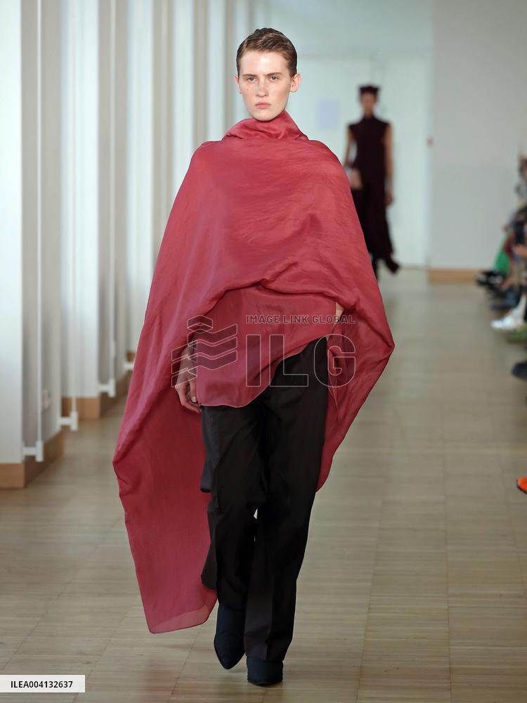 PFW - Christian Wijnants Runway