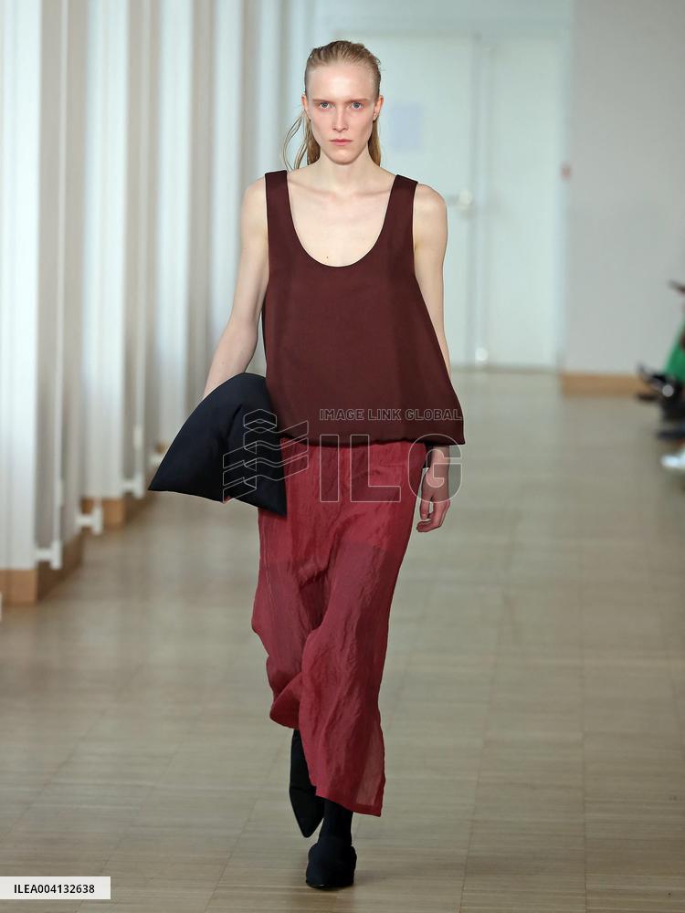 PFW - Christian Wijnants Runway