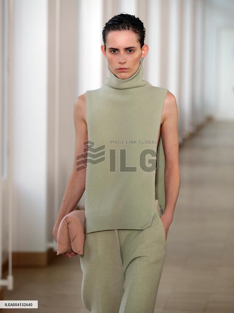 PFW - Christian Wijnants Runway