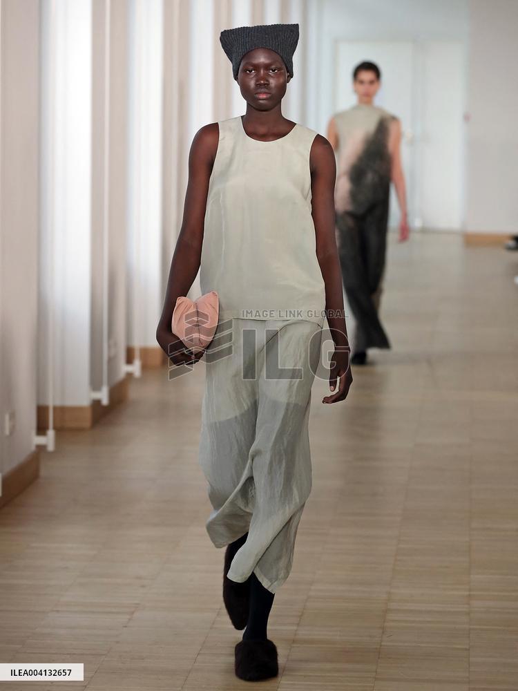 PFW - Christian Wijnants Runway