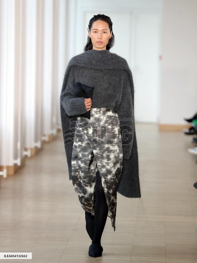 PFW - Christian Wijnants Runway