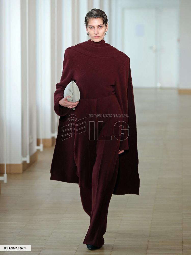 PFW - Christian Wijnants Runway