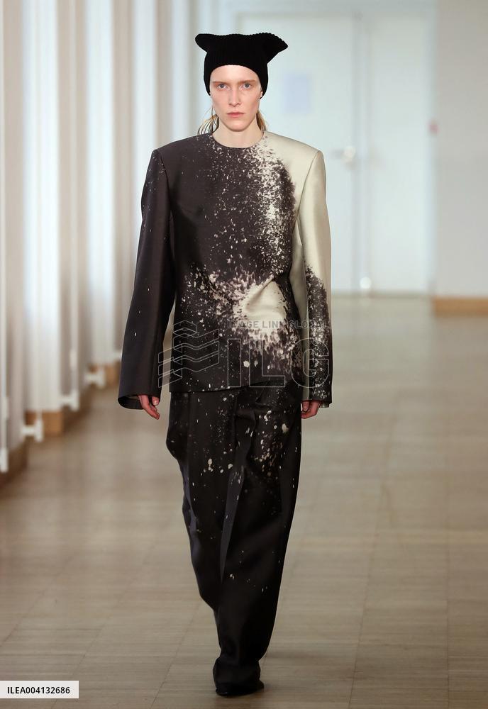 PFW - Christian Wijnants Runway