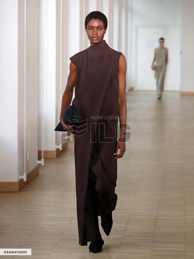 PFW - Christian Wijnants Runway