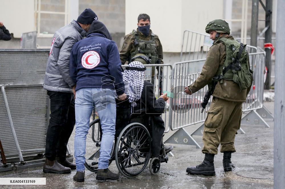 Muslims cross Israeli checkpoint for first Friday of Ramadan - Bethlehem