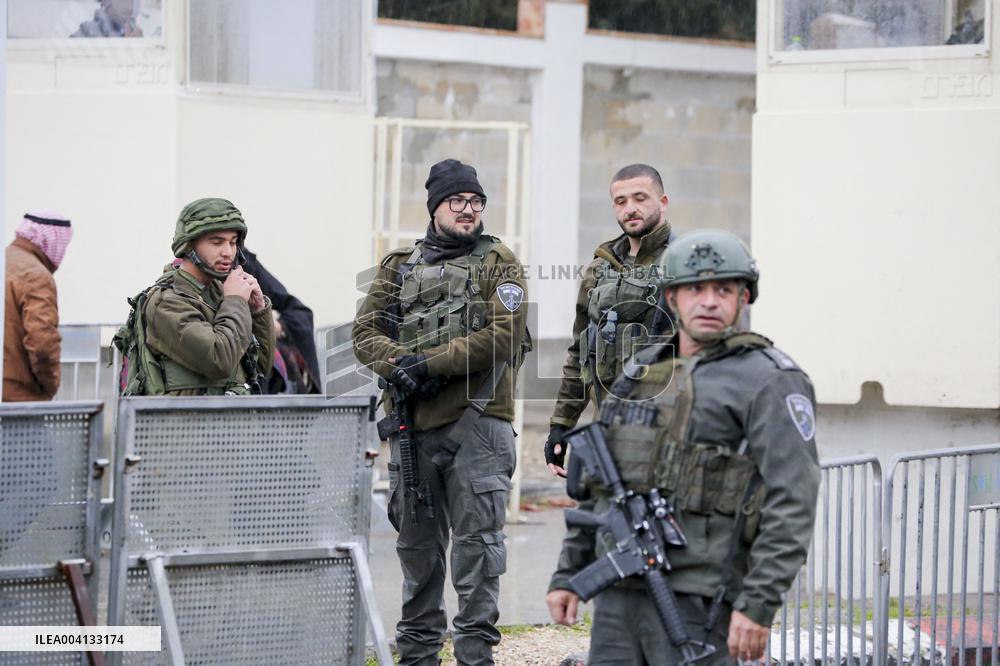 Muslims cross Israeli checkpoint for first Friday of Ramadan - Bethlehem