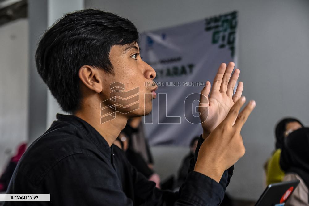 Free Islamic School for the Deaf - Indonesia