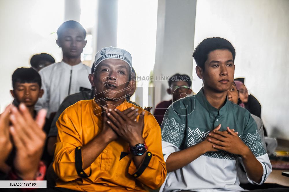 Free Islamic School for the Deaf - Indonesia