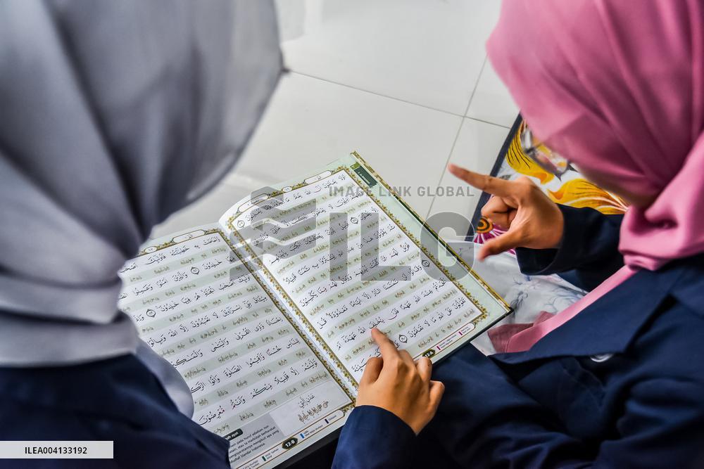 Free Islamic School for the Deaf - Indonesia