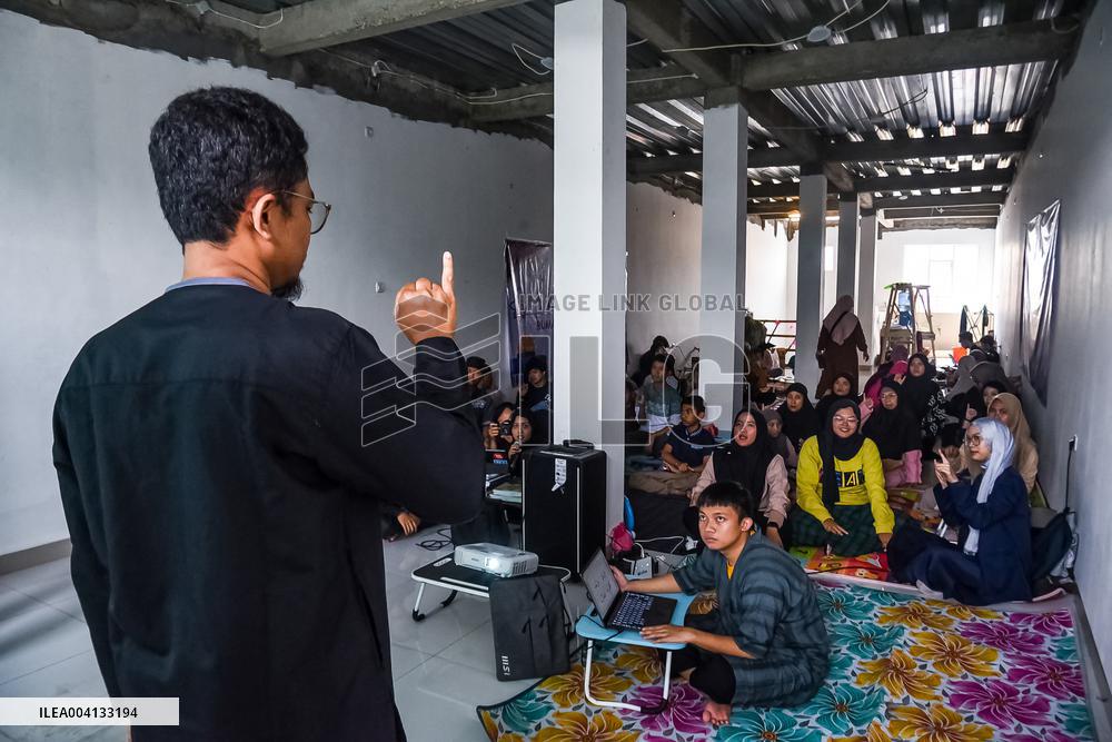 Free Islamic School for the Deaf - Indonesia