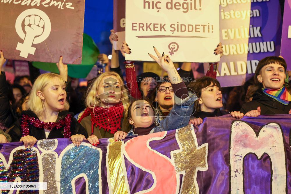 Women's Day Night March - Istanbul