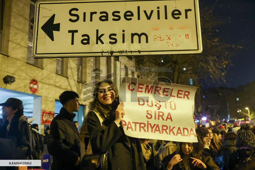 Women's Day Night March - Istanbul