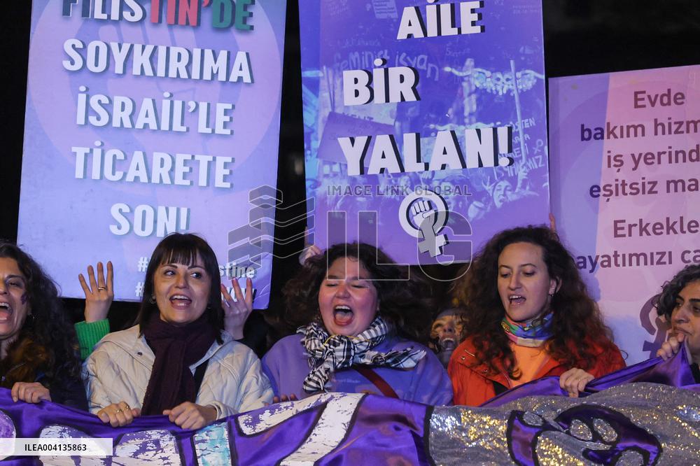 Women's Day Night March - Istanbul