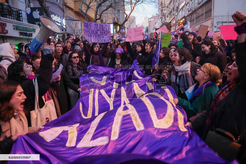 Women's Day Night March - Istanbul