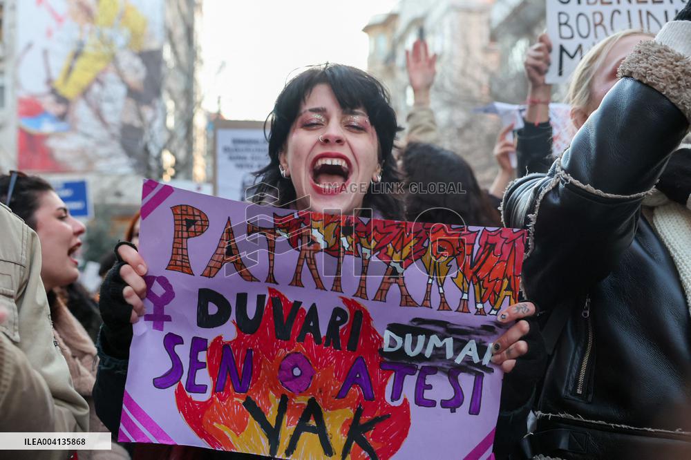 Women's Day Night March - Istanbul