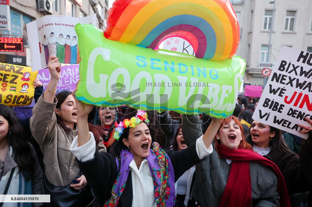 Women's Day Night March - Istanbul