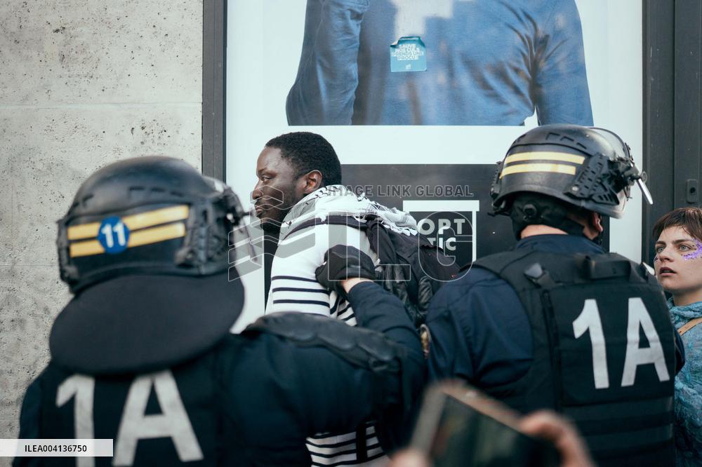 Nemesis collective during International Women's Day - Paris AJ
