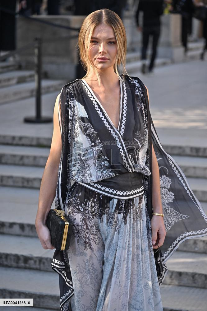 PFW Elie Saab Outside Arrivals