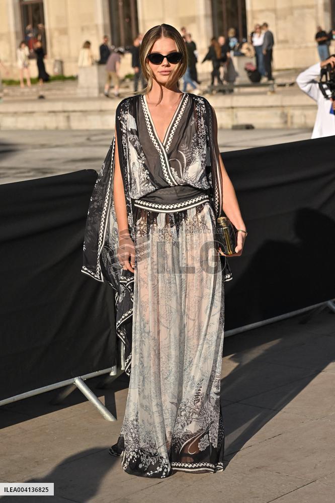 PFW Elie Saab Outside Arrivals