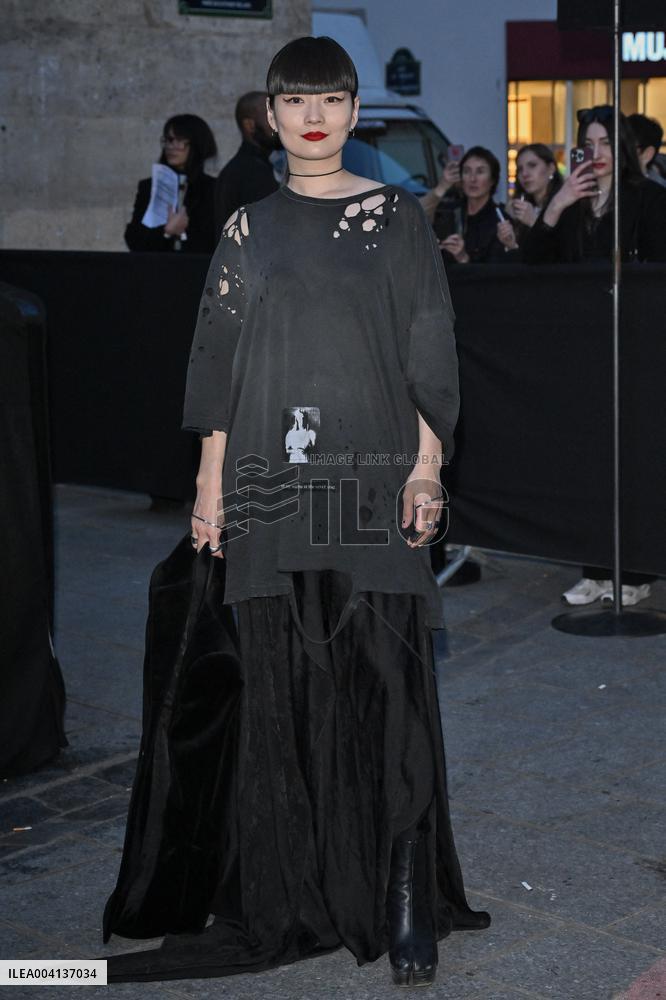 PFW Ann Demeulemeester Outside Arrivals