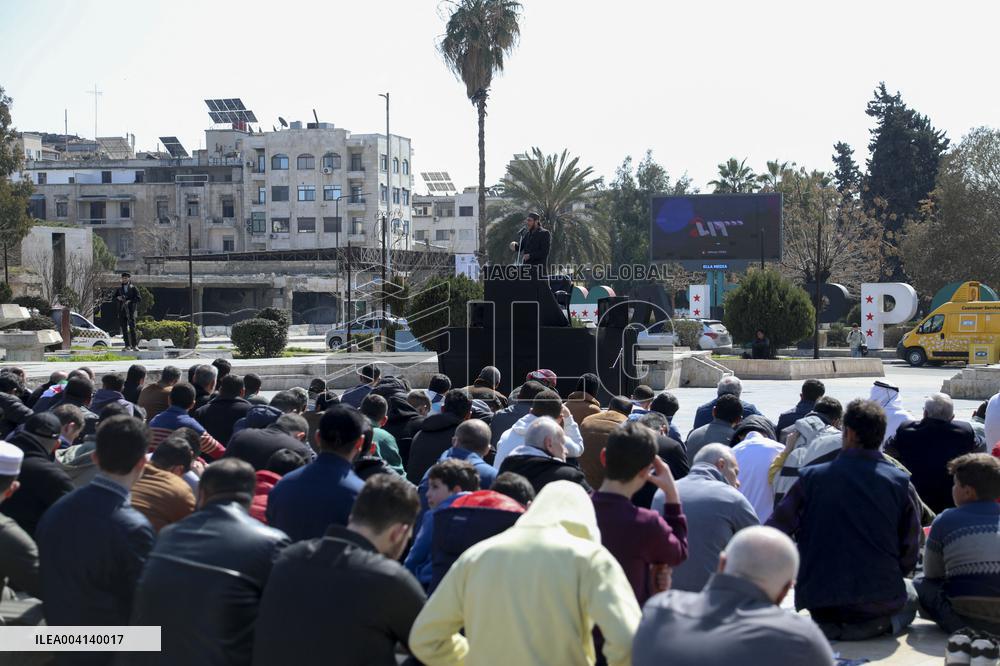 Demonstration in support of the new government - Aleppo