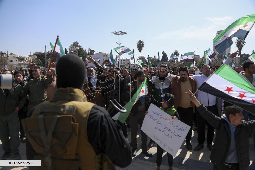 Demonstration in support of the new government - Aleppo