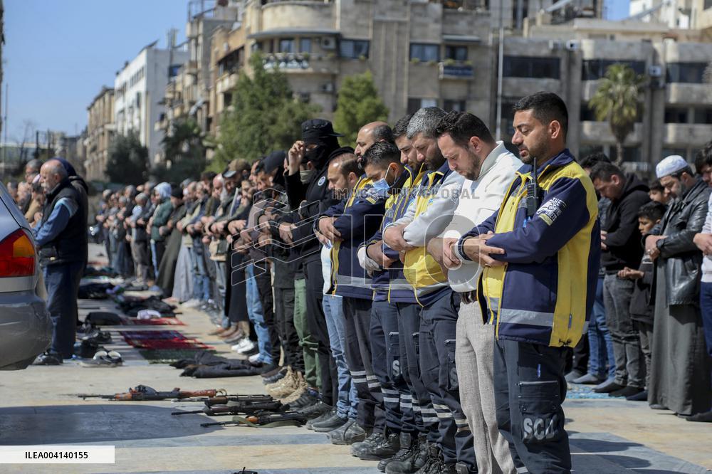 Demonstration in support of the new government - Aleppo