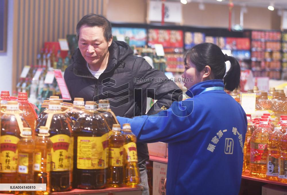 China Imposes 100% Tariff on Canadian Rapeseed Oil