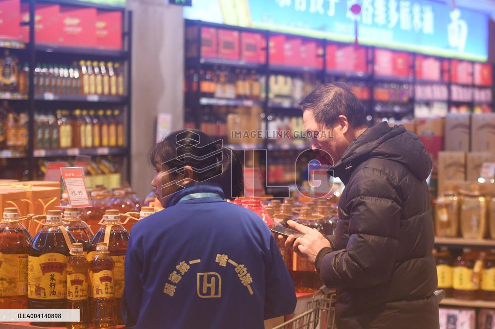 China Imposes 100% Tariff on Canadian Rapeseed Oil