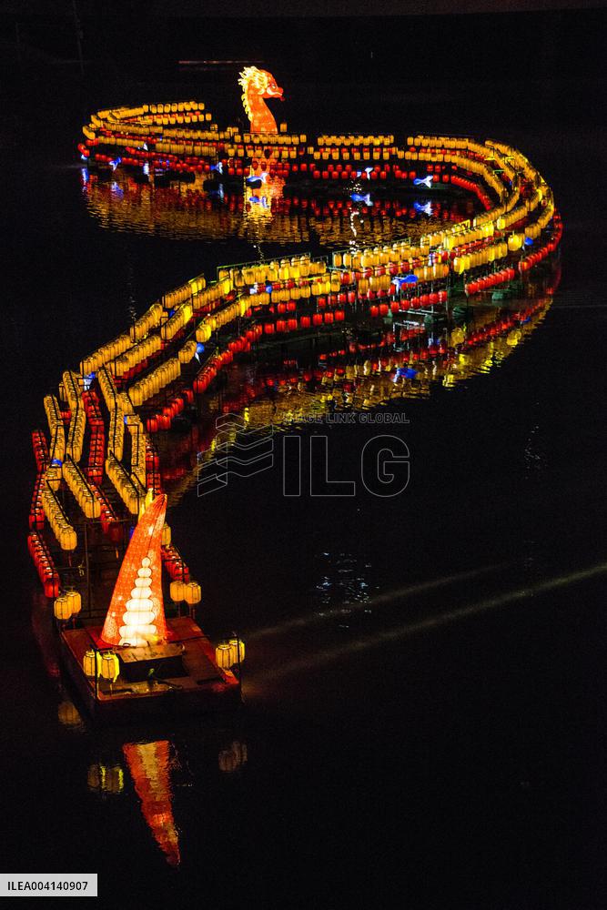 Golden Snake Lantern Boat in Zhangzhou